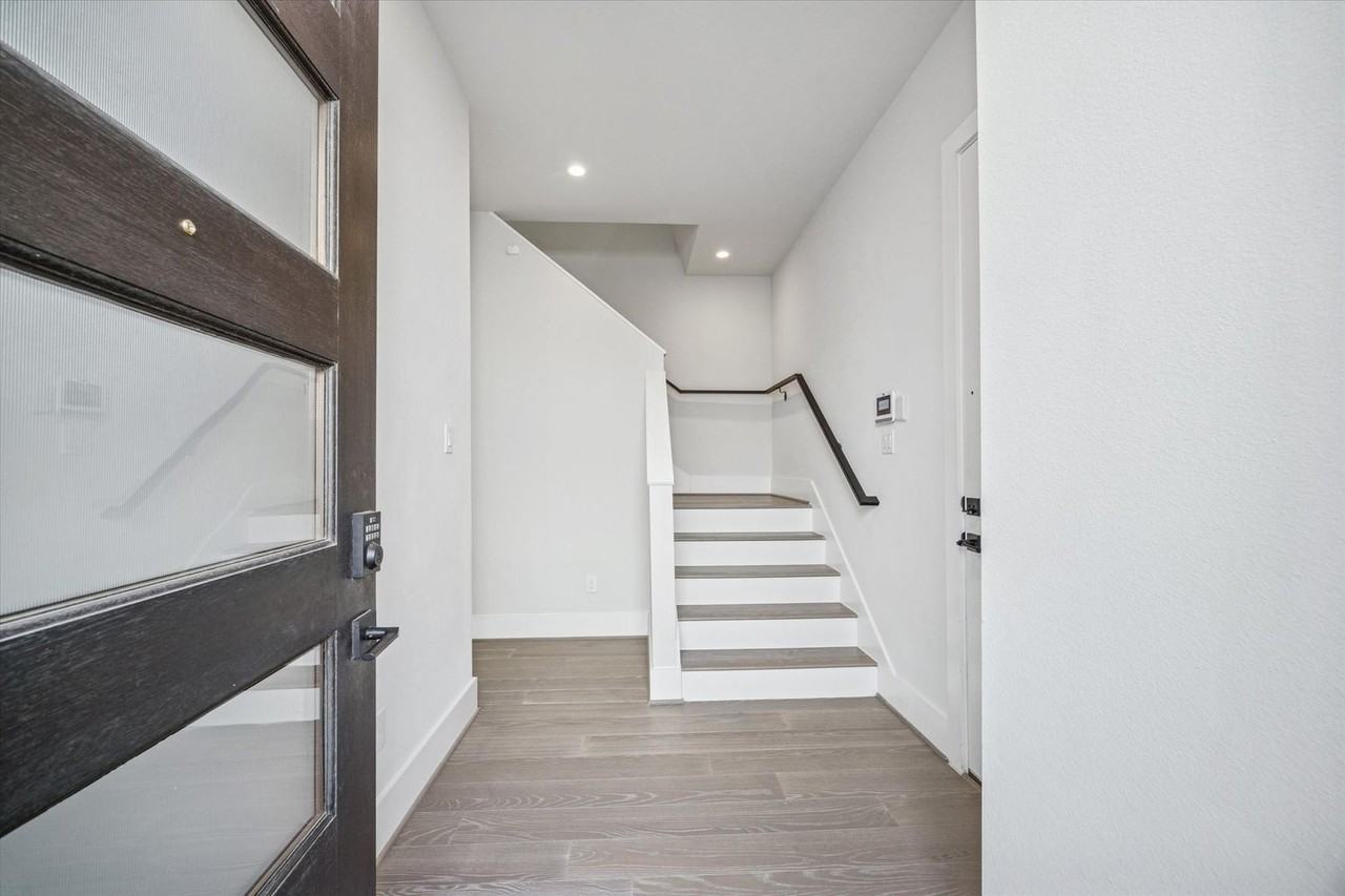 1412 Lawrence St - Photo 5 of 19