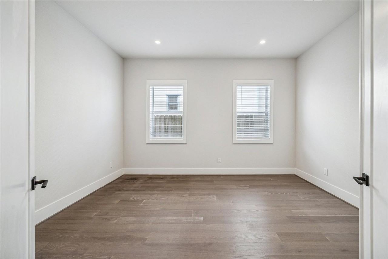 1412 Lawrence St - Photo 6 of 19