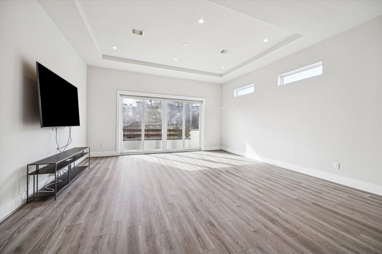 1412 Lawrence St - Photo 7 of 19