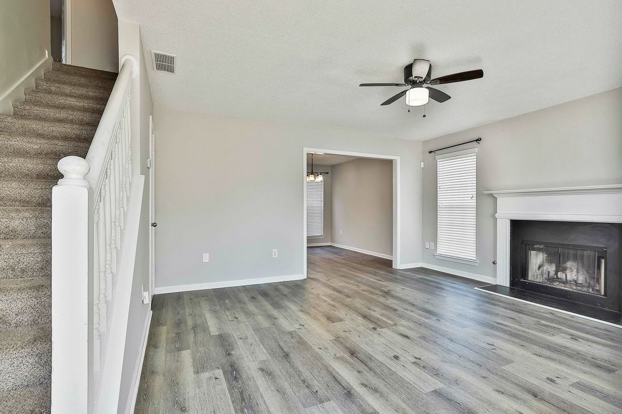 9535 Rollinghills Dr - Photo 3 of 18