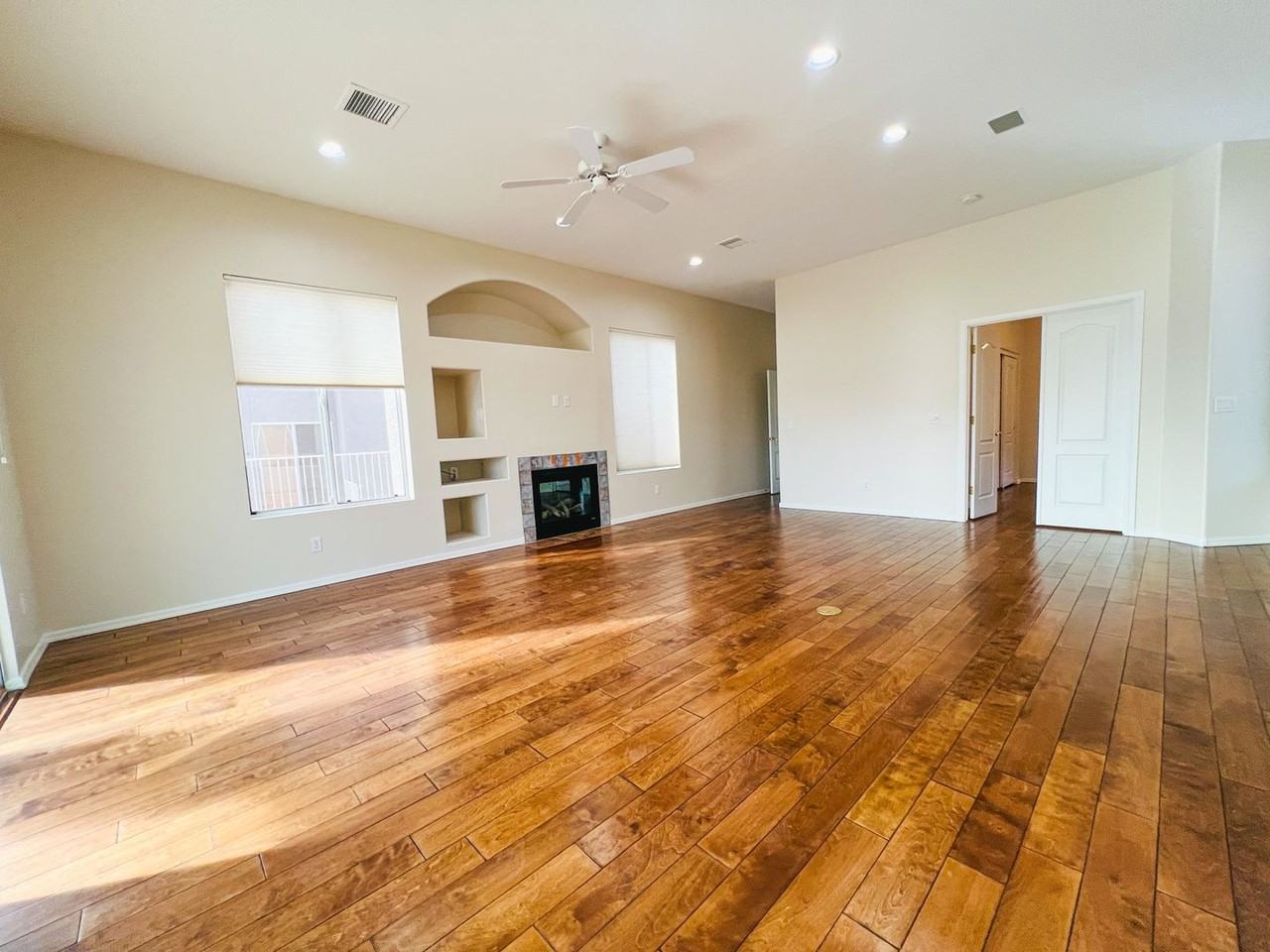 515 S Valle Escondido - Photo 3 of 26