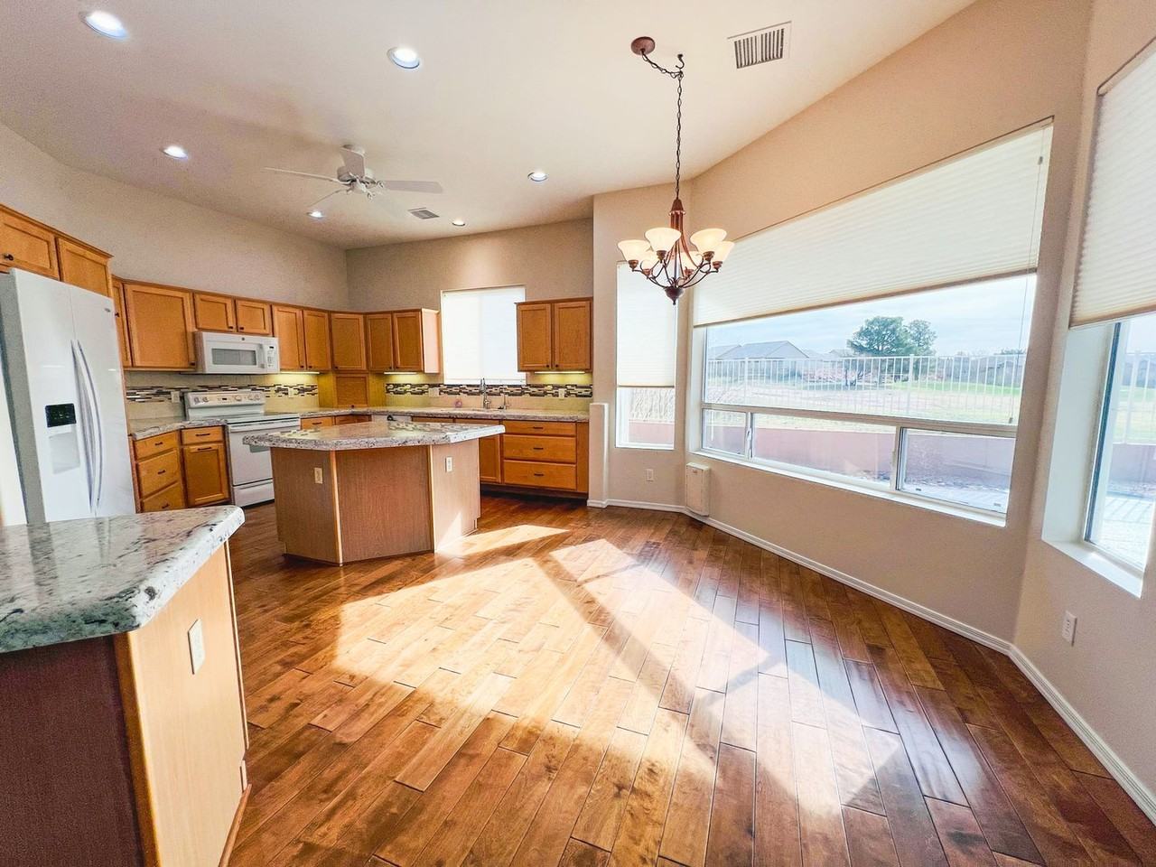 515 S Valle Escondido - Photo 4 of 26