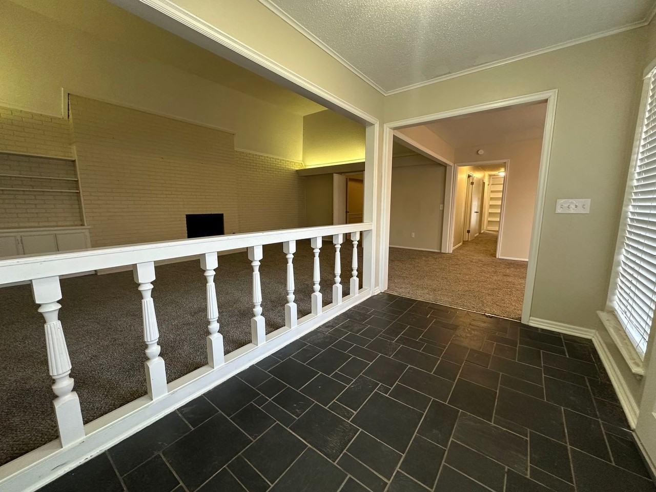 2518 Nw 62nd St - Photo 4 of 26