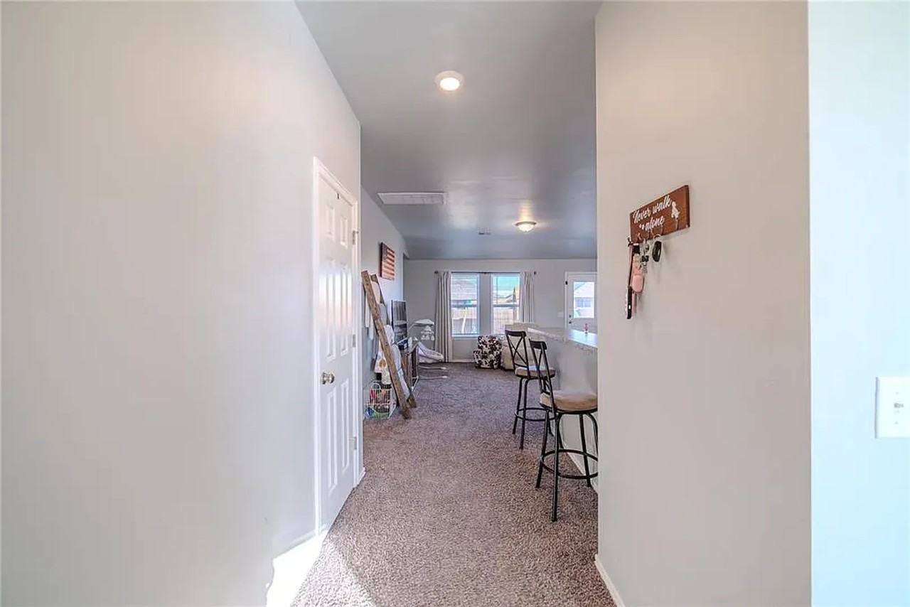 1112 S Appaloosa Ln - Photo 2 of 14