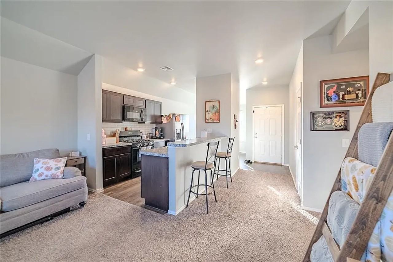 1112 S Appaloosa Ln - Photo 3 of 14