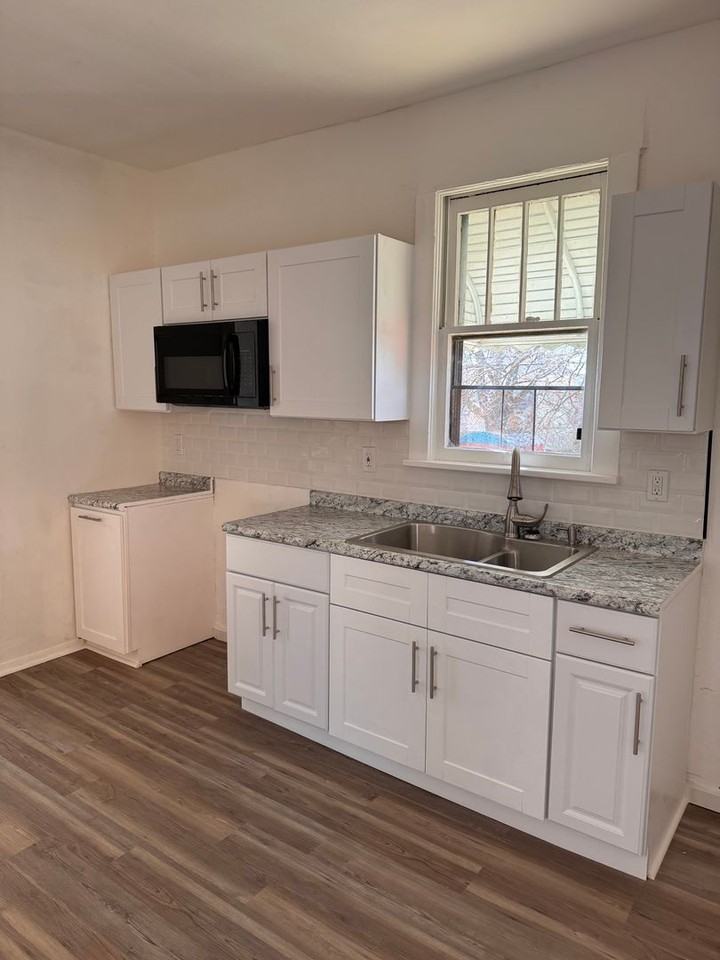 534 S Oakland Ave - Photo 5 of 11