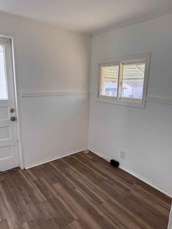 534 S Oakland Ave - Photo 6 of 11