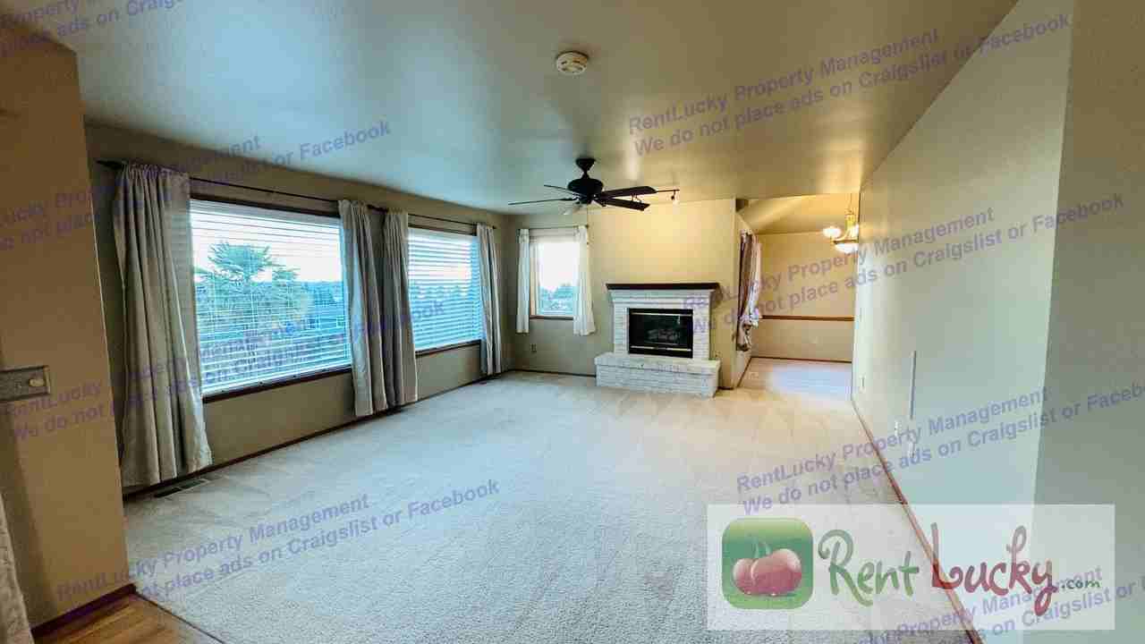 5216 Ridge Dr Ne - Photo 5 of 44