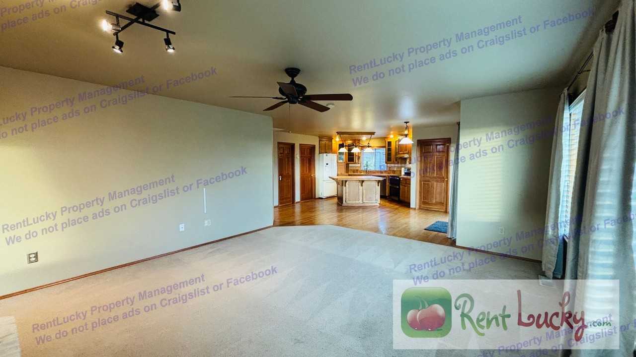 5216 Ridge Dr Ne - Photo 6 of 44