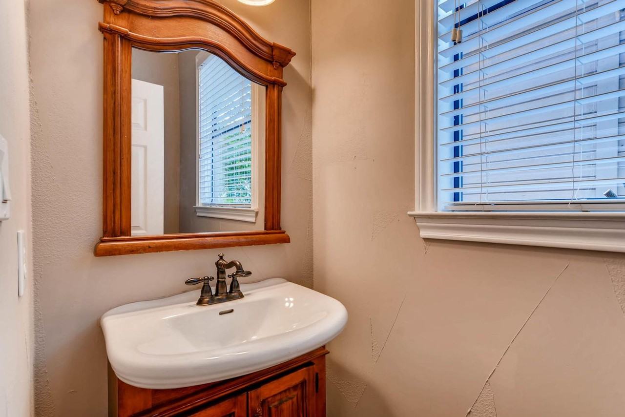 906 Juniper St - Photo 5 of 28