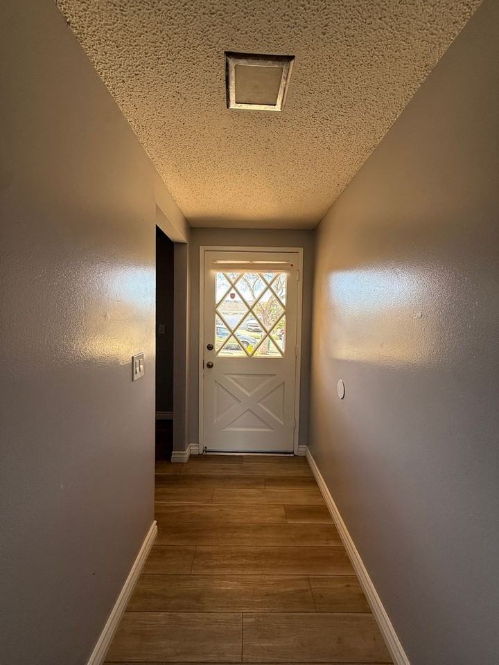 M12150 - Photo 3 of 50