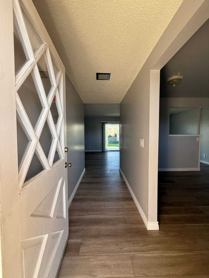 M12150 - Photo 4 of 50