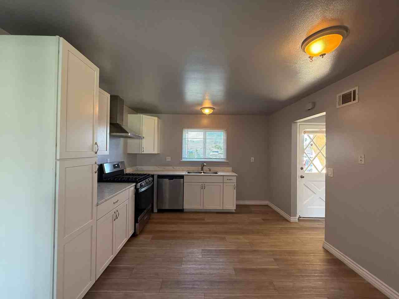 M12150 - Photo 5 of 50