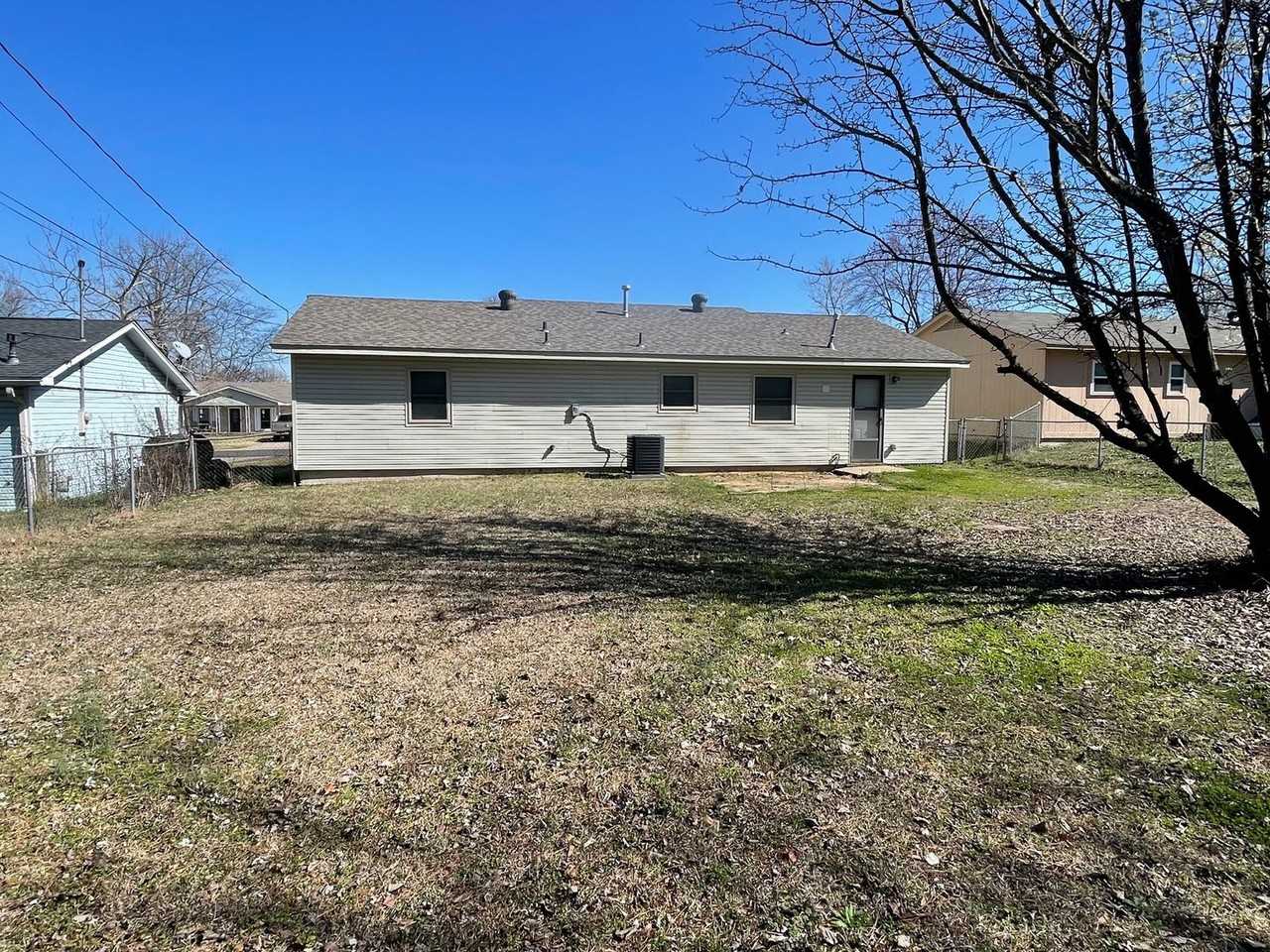 1101 Lehman Dr - Photo 2 of 16