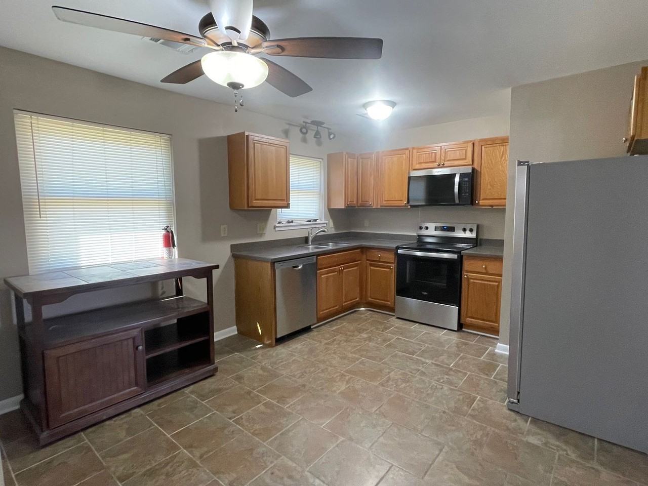 1101 Lehman Dr - Photo 5 of 16