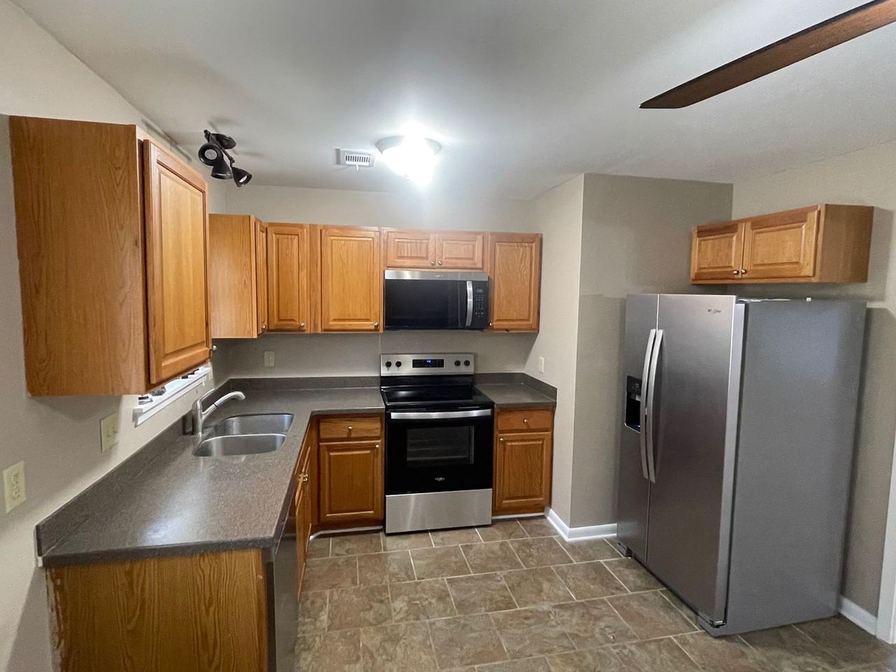 1101 Lehman Dr - Photo 6 of 16