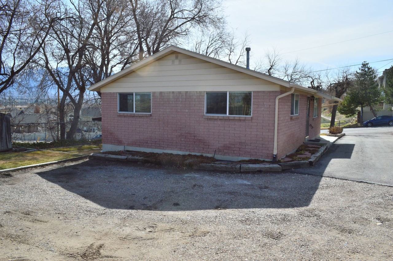 1248 W Winchester St - Photo 2 of 21