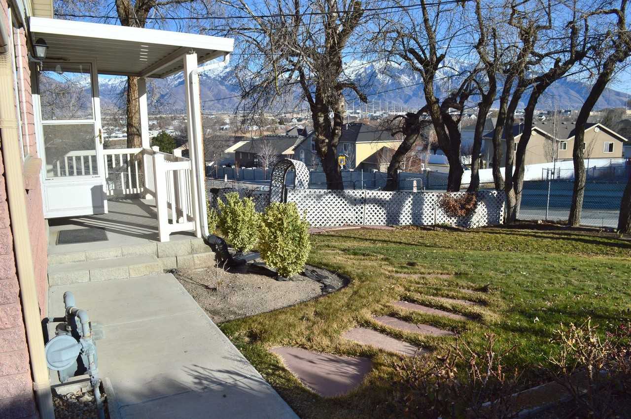 1248 W Winchester St - Photo 4 of 21