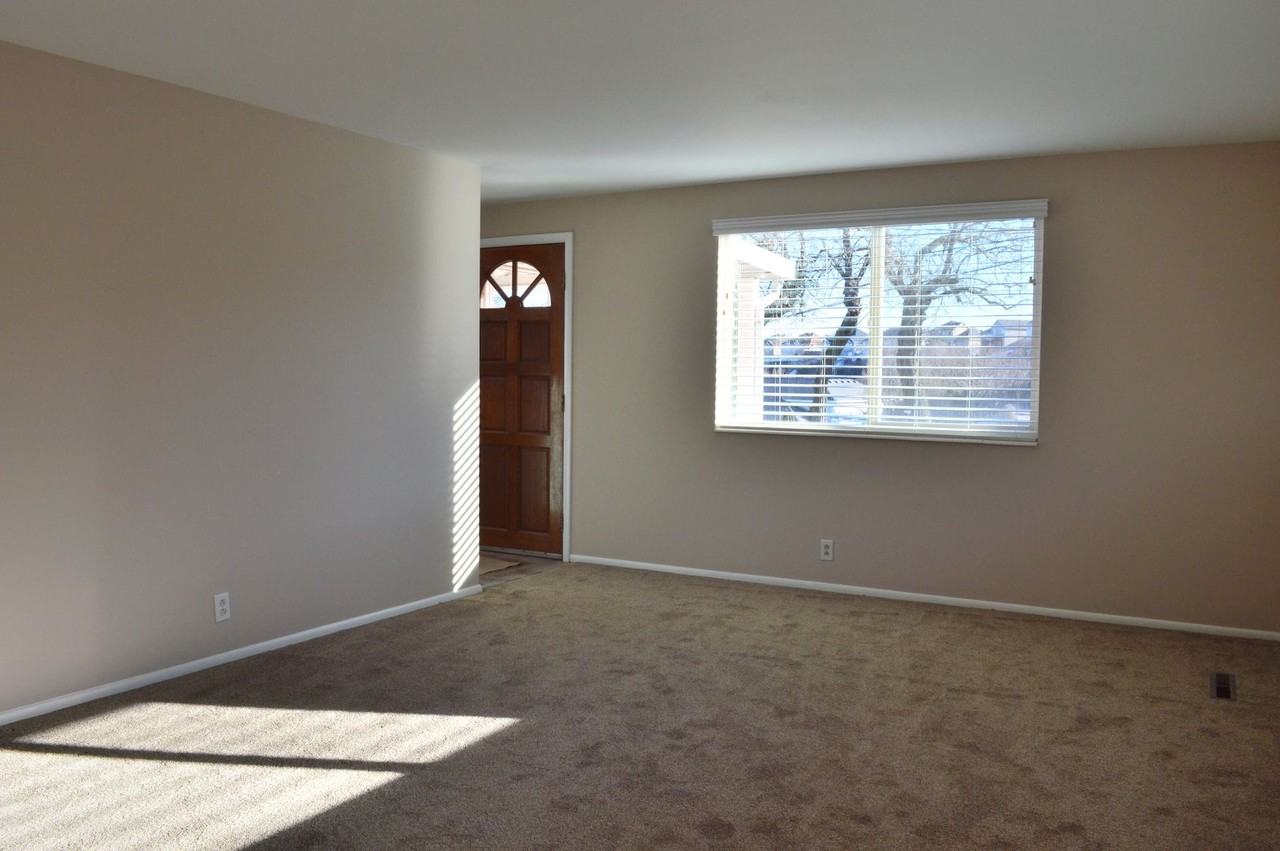 1248 W Winchester St - Photo 6 of 21