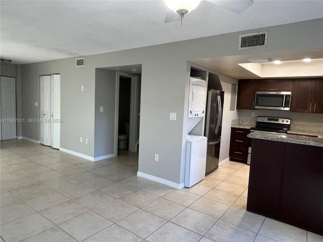 5150 Lake Loop Rd - Photo 5 of 19