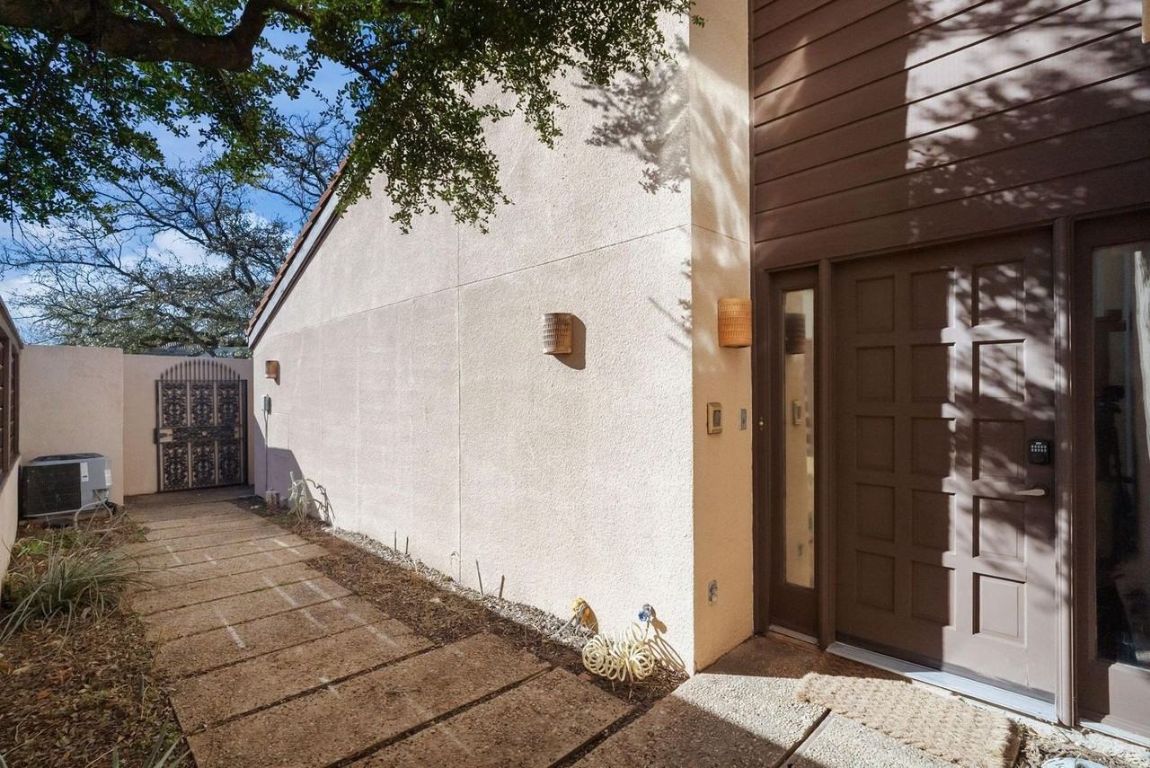 8504 Fairway Dr - Photo 3 of 31