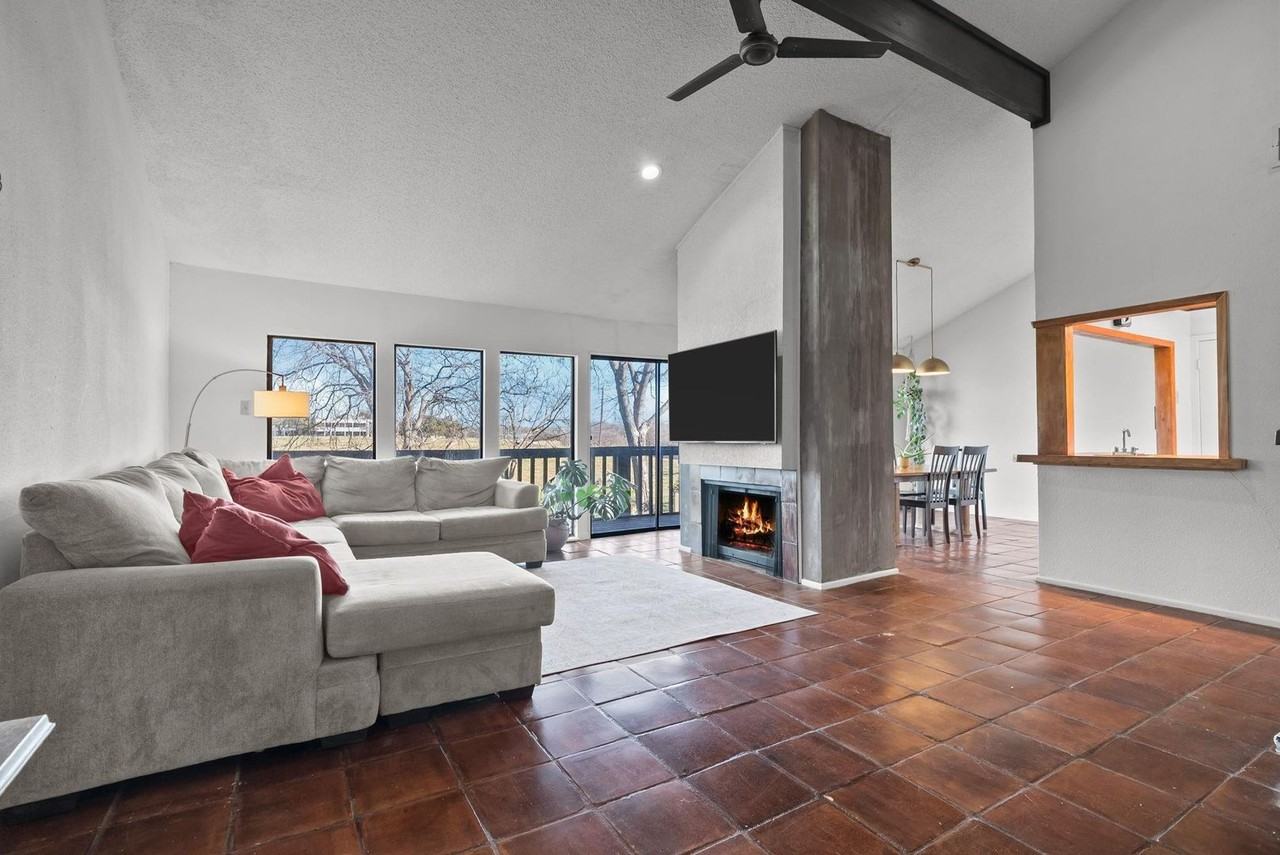 8504 Fairway Dr - Photo 4 of 31