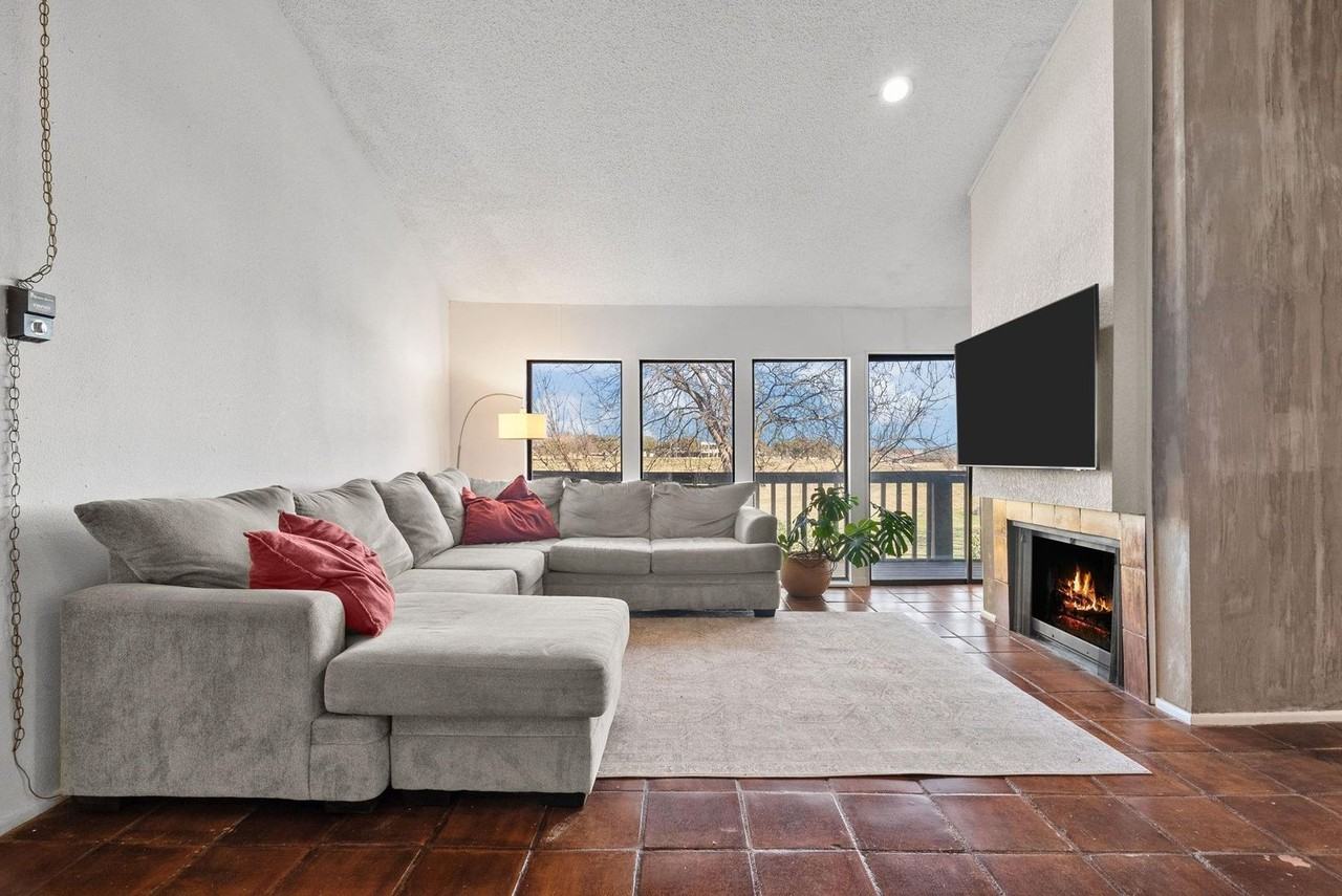 8504 Fairway Dr - Photo 7 of 31