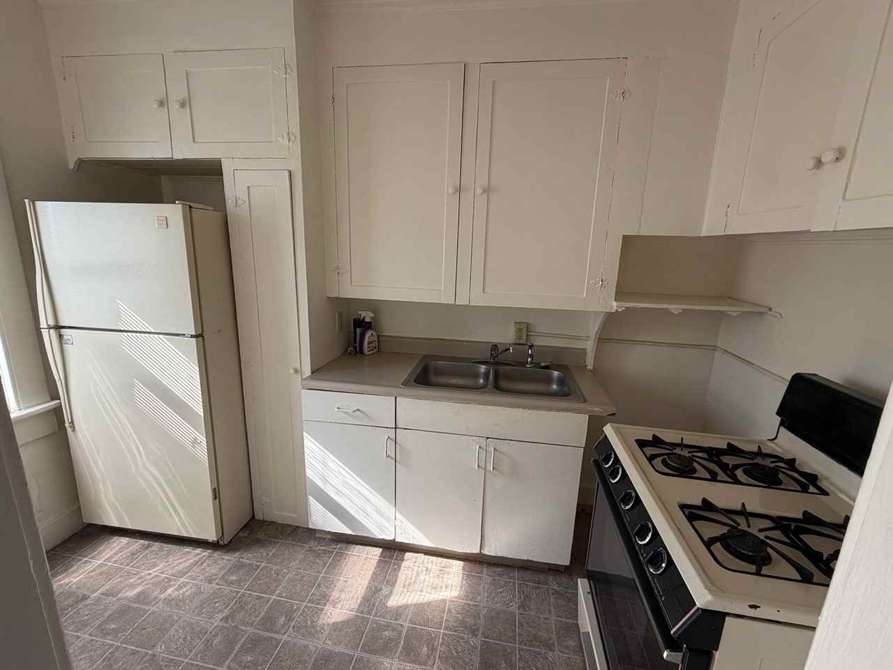 635 Forest Ave - Photo 5 of 11