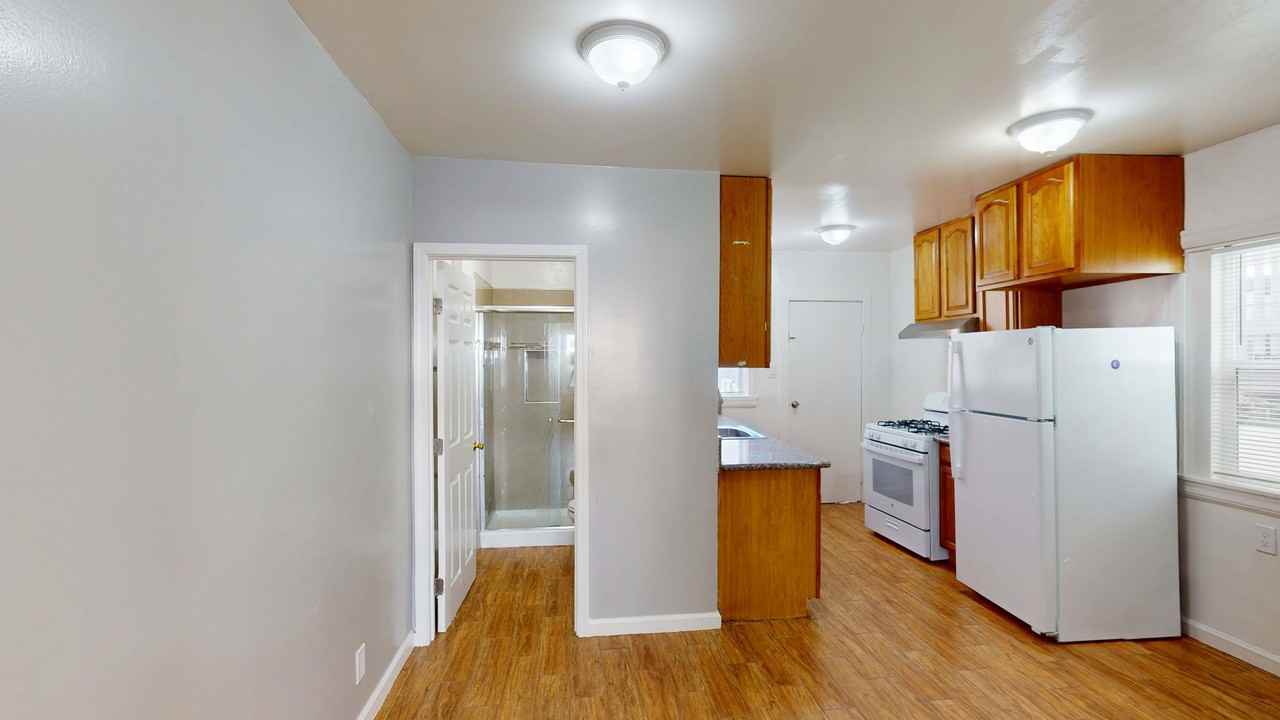 6405 Bancroft Avenue - Photo 5 of 37