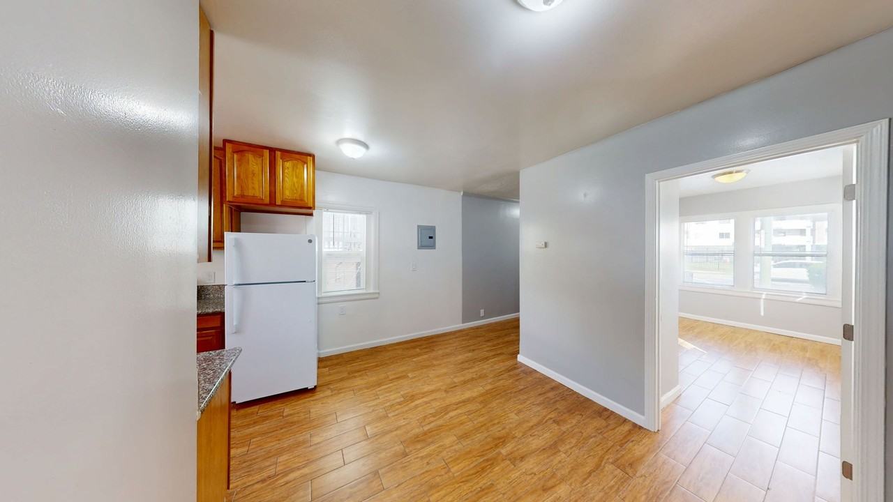 6405 Bancroft Avenue - Photo 7 of 37