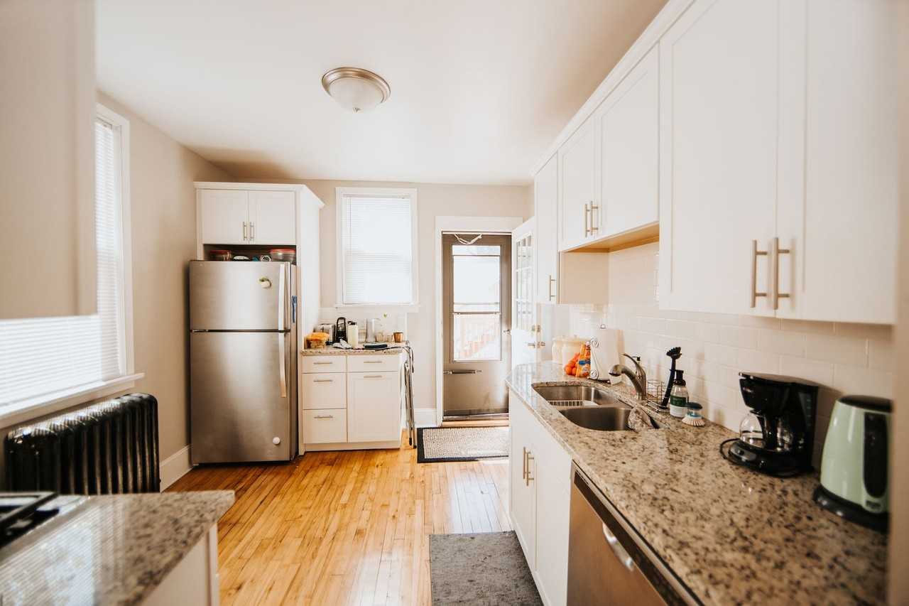 2010 Marshall Ave - Photo 4 of 31