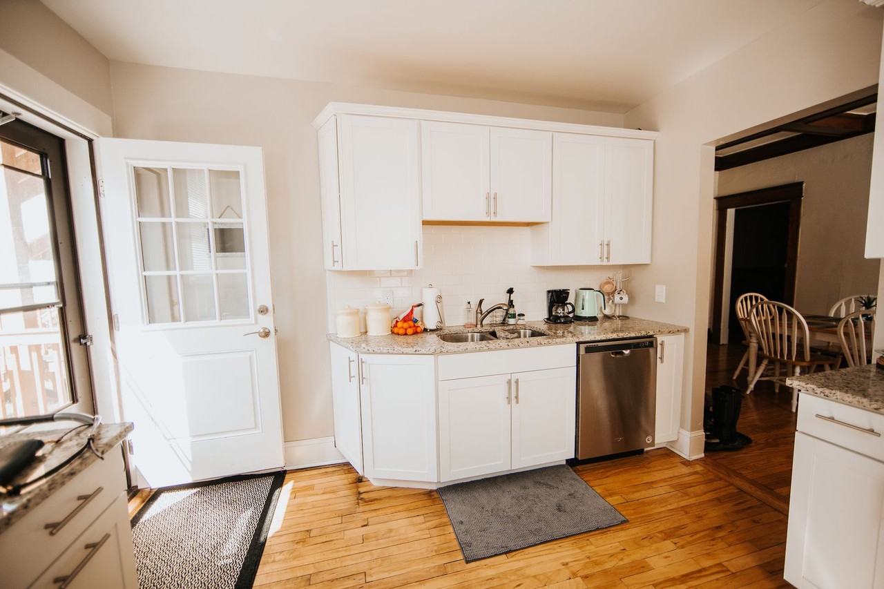 2010 Marshall Ave - Photo 5 of 31