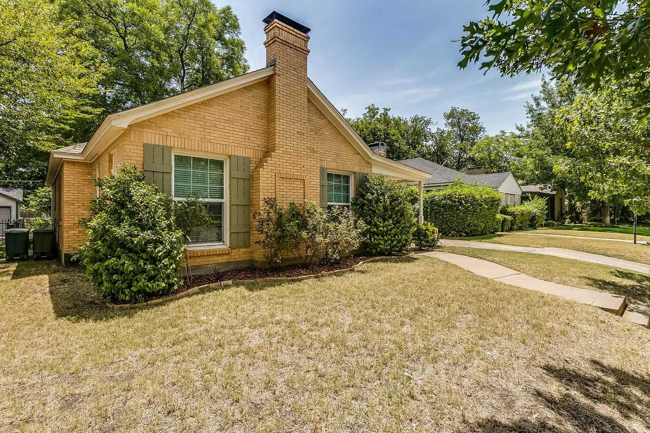 3245 Cockrell Ave - Photo 2 of 29