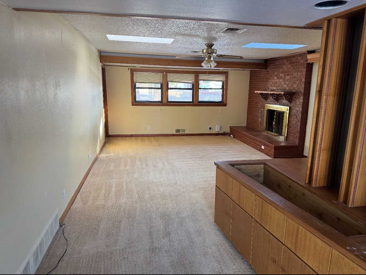204 E Cardwell St #1 - Photo 2 of 9