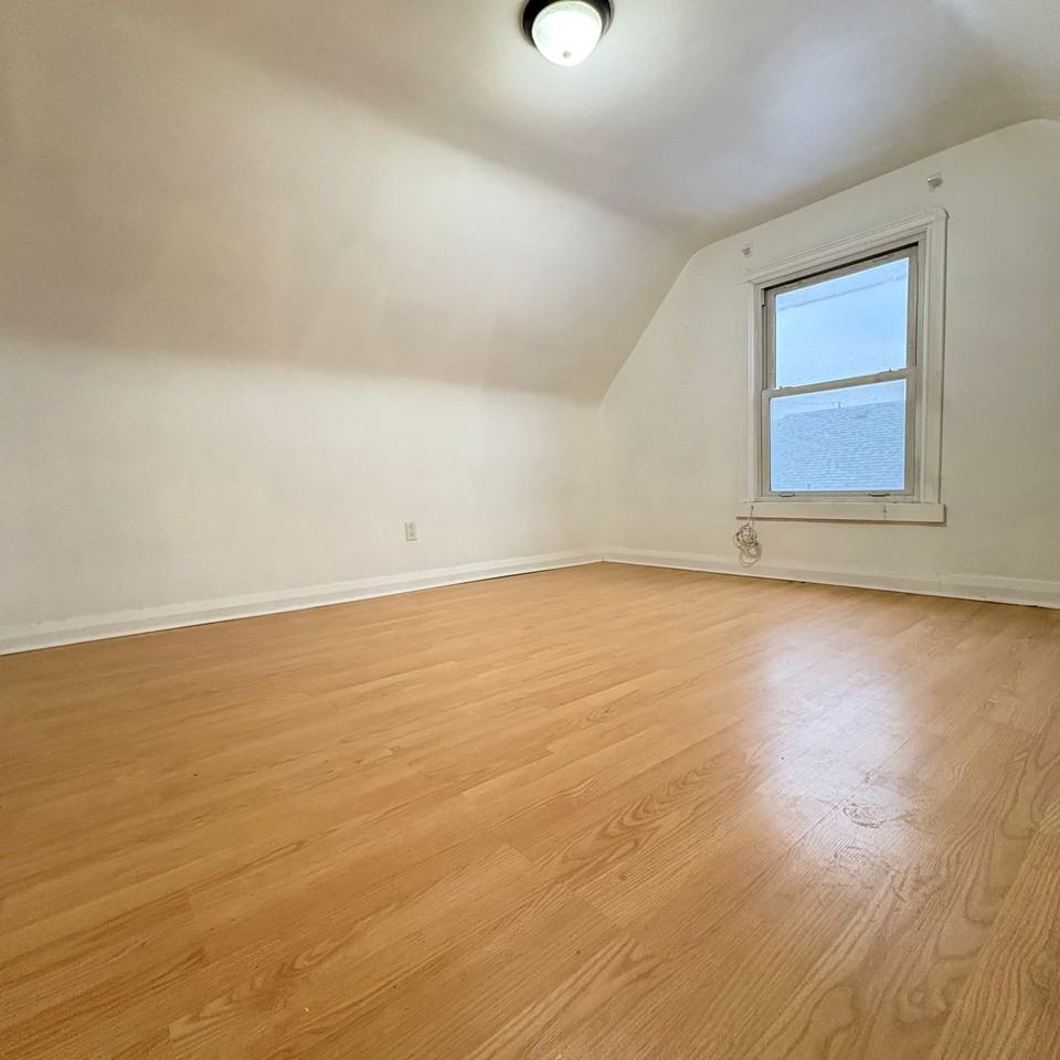 348 Mortimer Avenue #2 - Photo 4 of 7