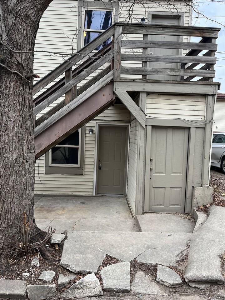 1105 Main St - Photo 2 of 9