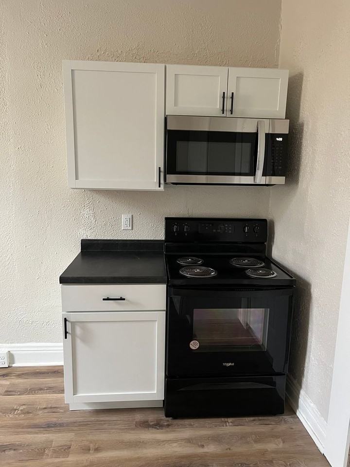 1105 Main St - Photo 3 of 9