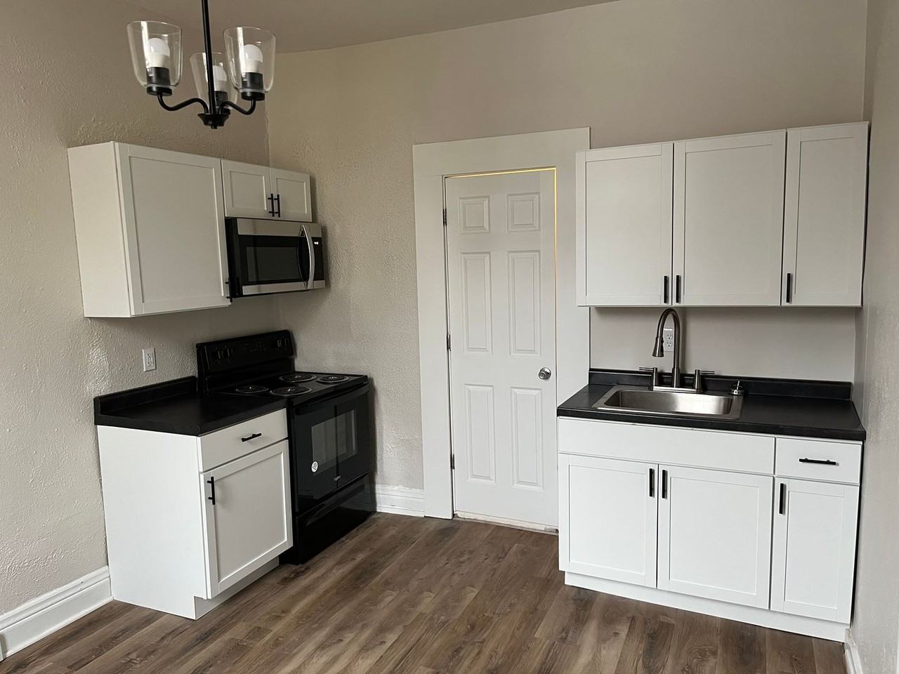 1105 Main St - Photo 4 of 9
