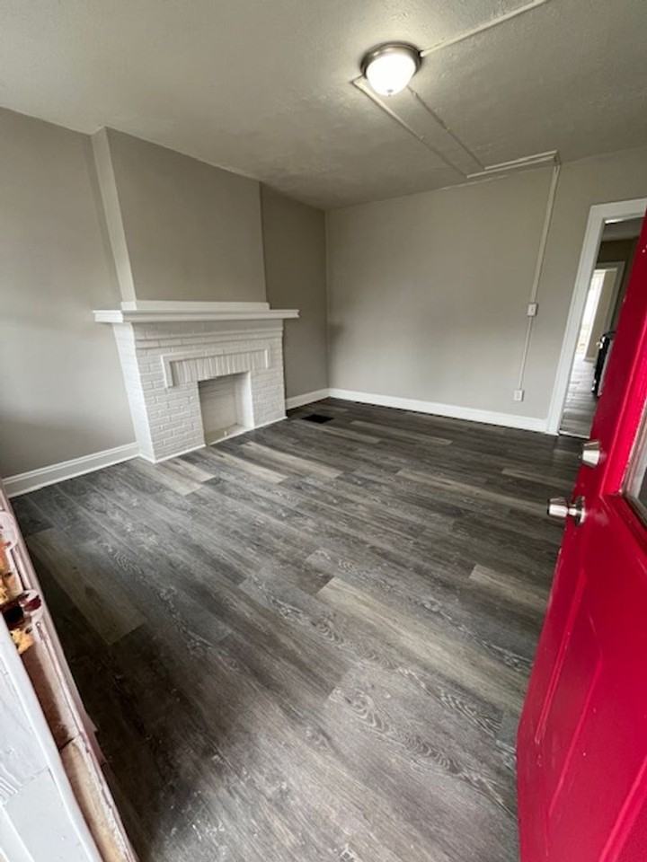 87-97 Burgess - Photo 4 of 50