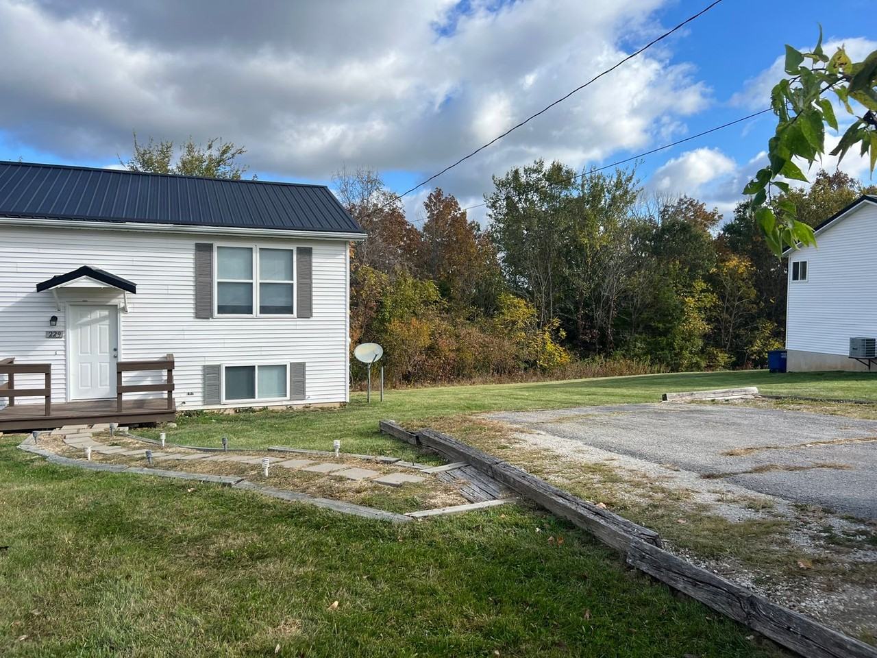 229 Old Highway 100 - Photo 3 of 20