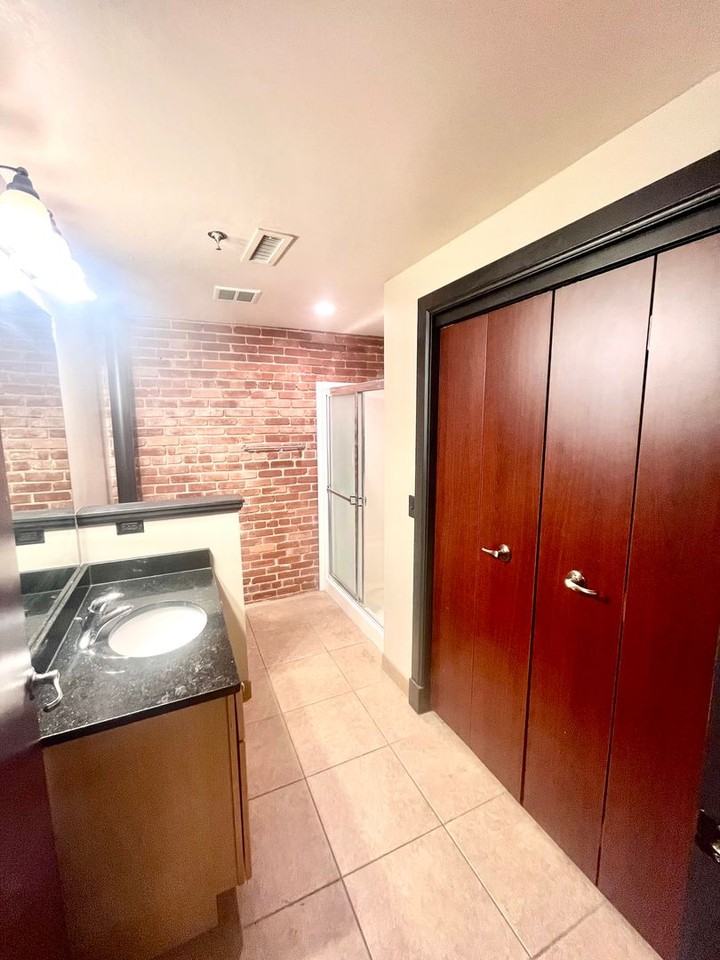 431 W Walnut St #C - Photo 7 of 23