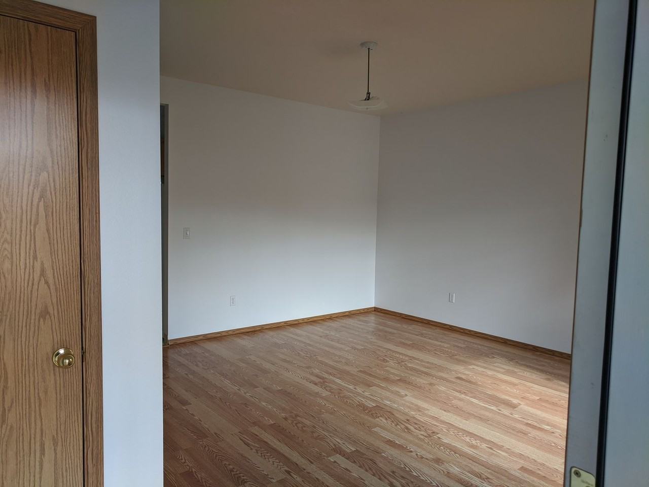 12422 Ne 19th St - Photo 3 of 10