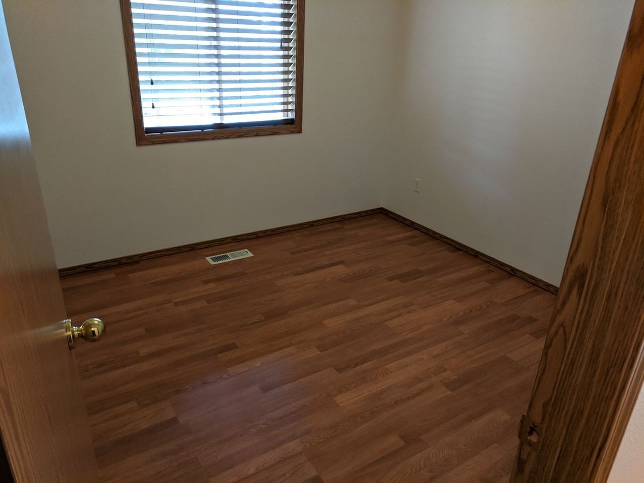 12422 Ne 19th St - Photo 7 of 10