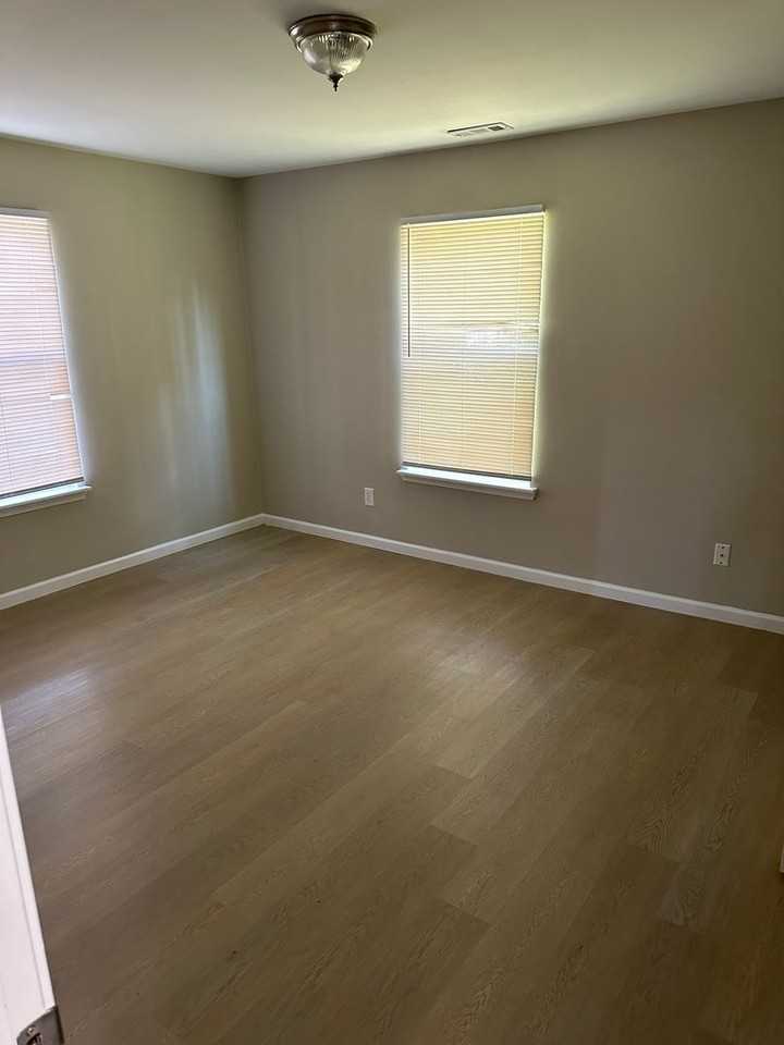 399 Arthur St - Photo 7 of 9