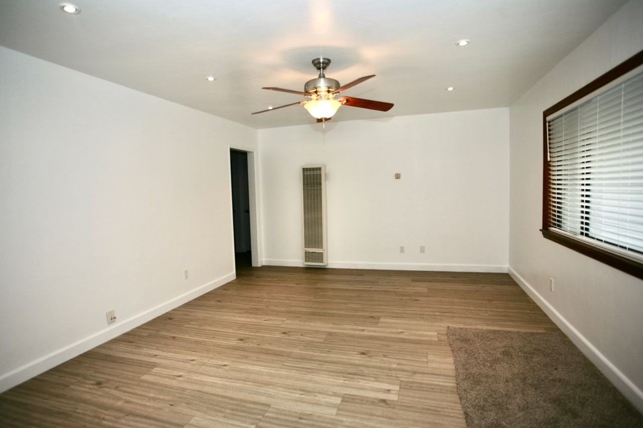 9275 Single Oak Dr - Photo 3 of 15