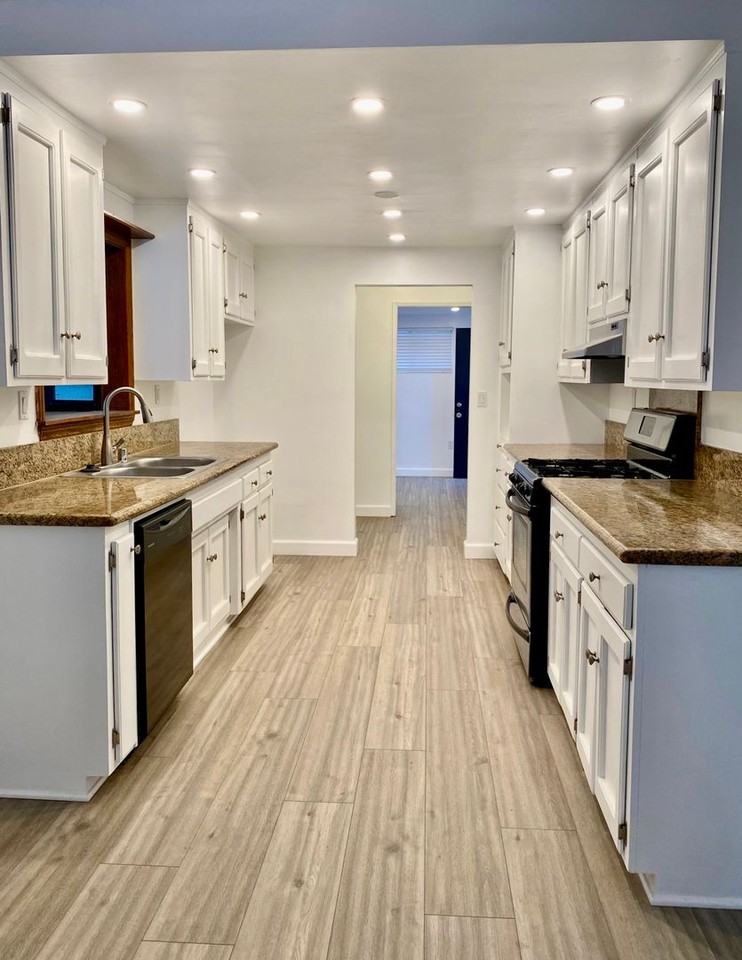 9275 Single Oak Dr - Photo 4 of 15