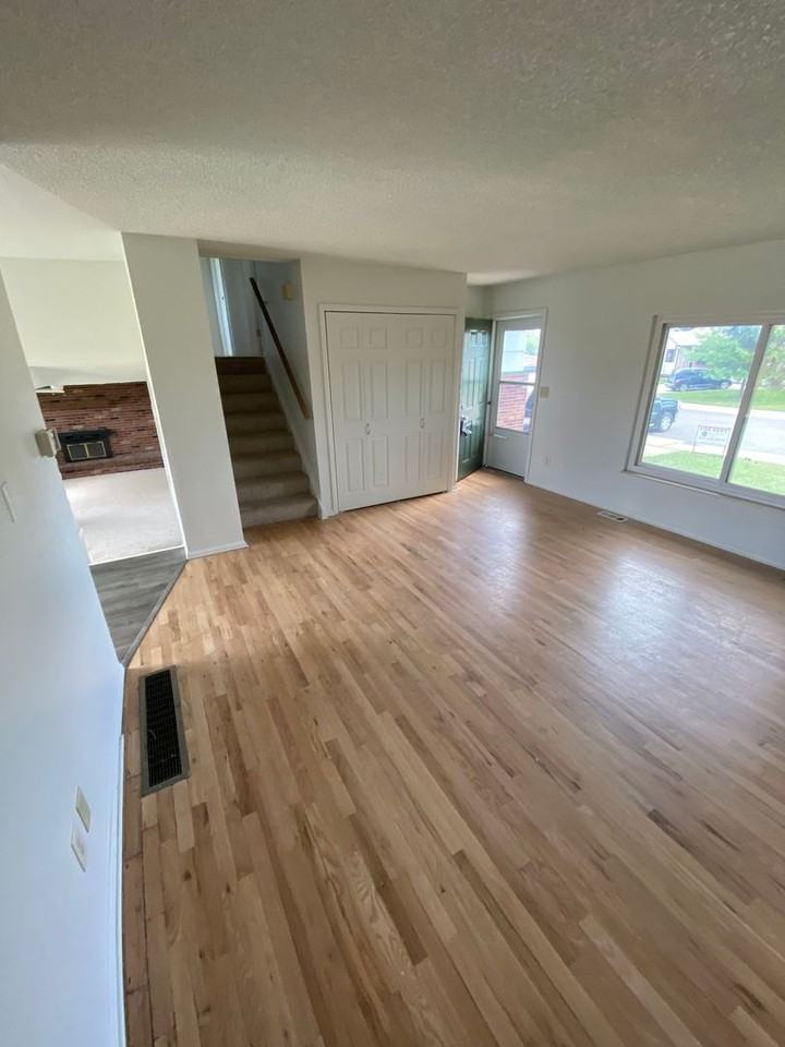 4623 S Jellison St - Photo 4 of 30