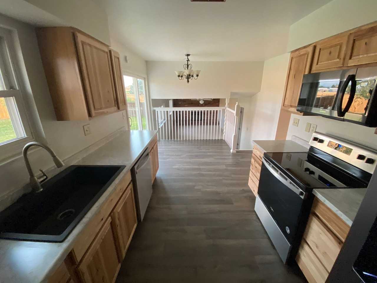 4623 S Jellison St - Photo 5 of 30