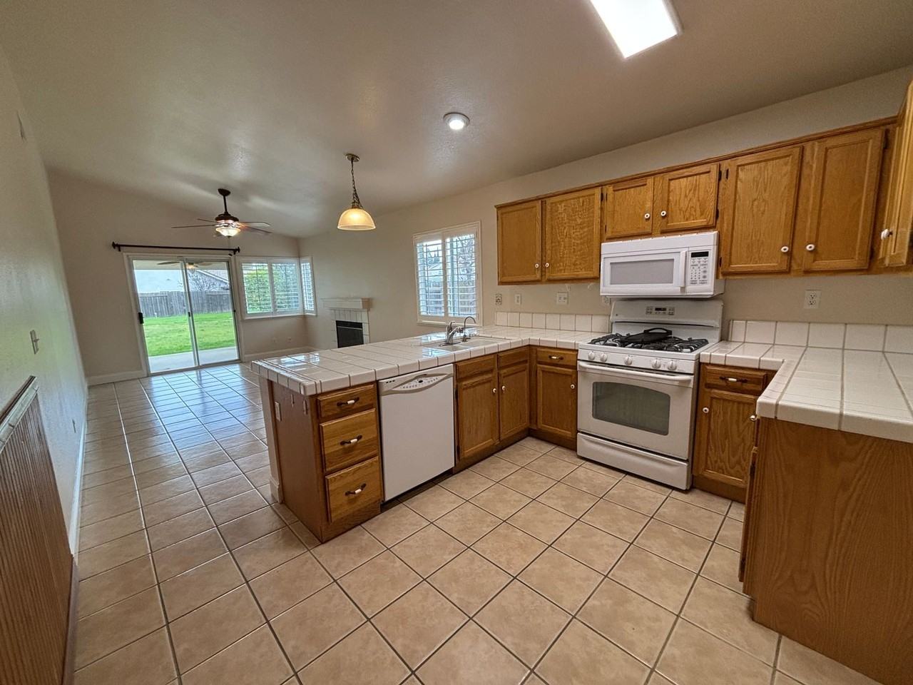 5321 Lake Pleasant Dr - Photo 4 of 24