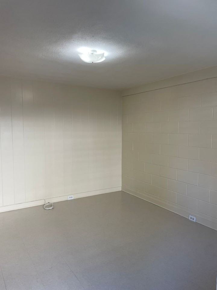 1249 Matlock Ave #B - Photo 2 of 11